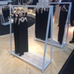 ستاند حصان ابيض