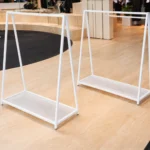 ستاند حصان ابيض